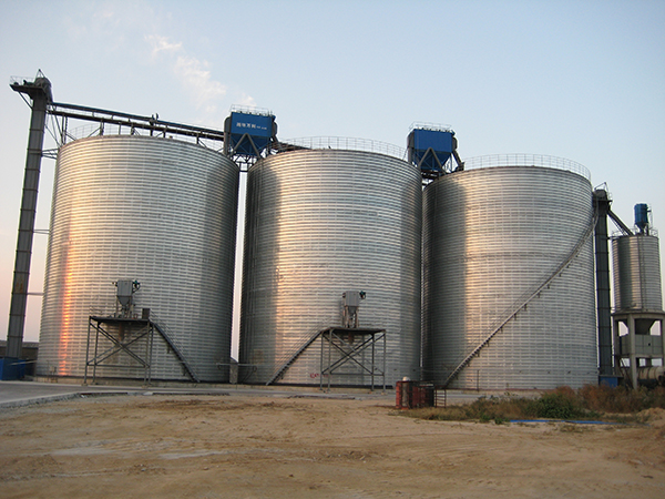 礦山石料鋼板倉